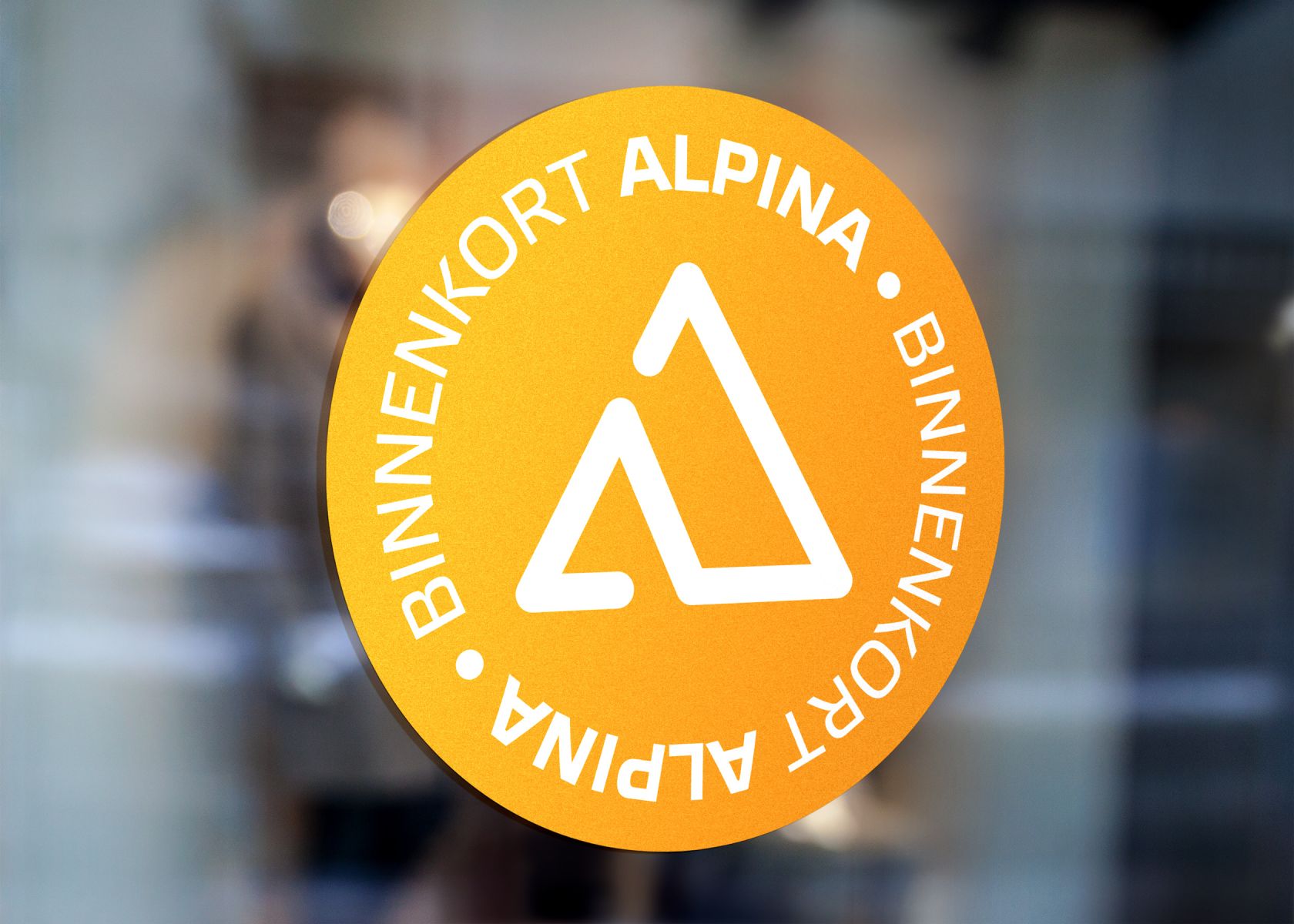 230501-Alpina-campagne-naamsverandering-makelaardij-raamsticker