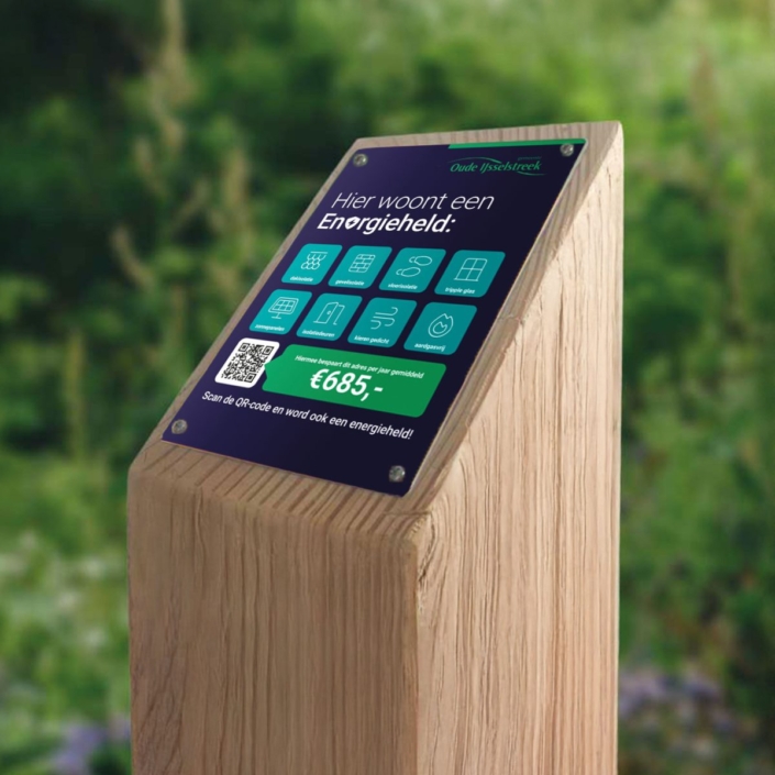 voortuinbord op houten paal