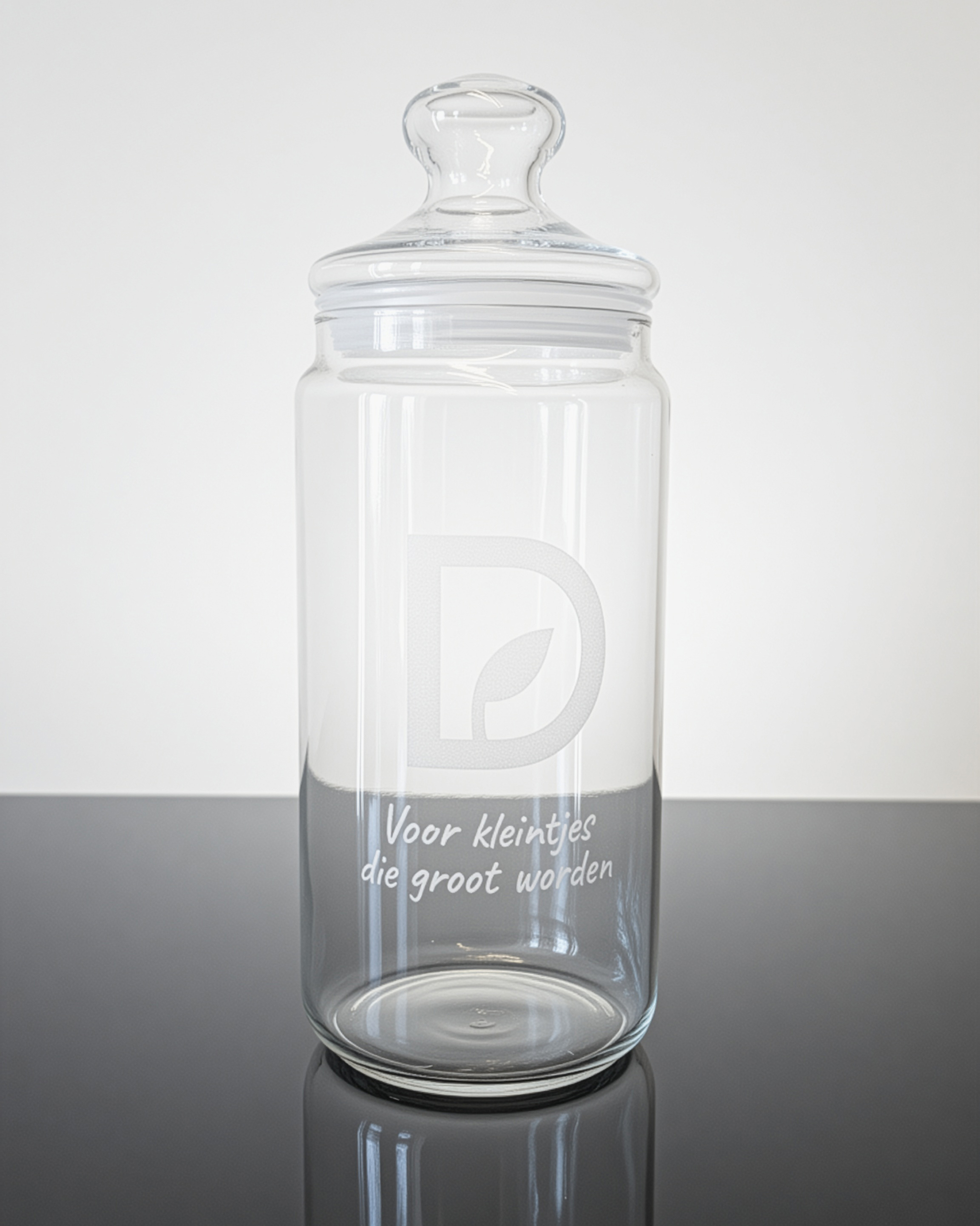 Glazen snoeppot met gegraveerd logo voor DOOR kinderkleding