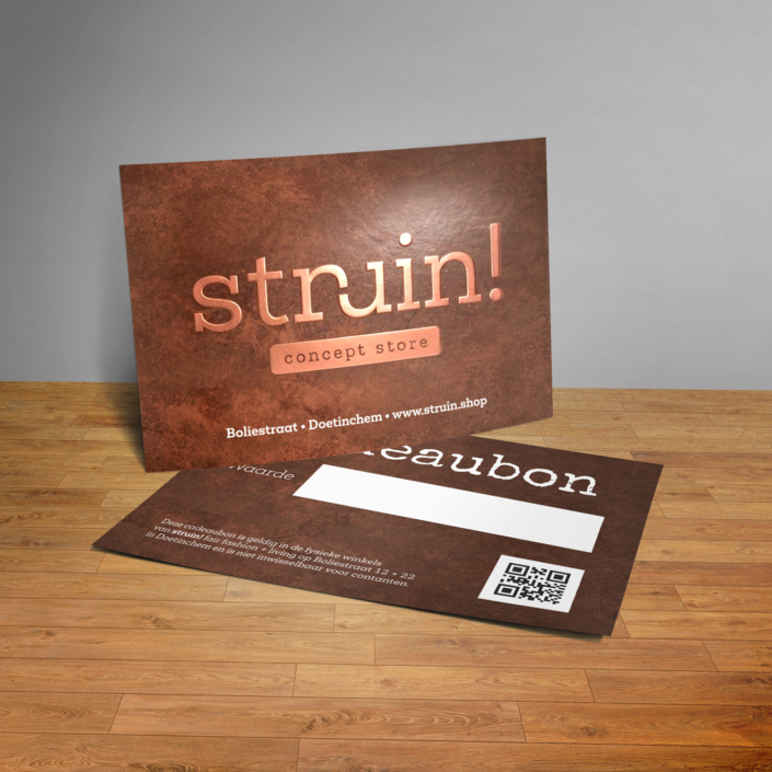 Cadeaubon met QR code laten ontwerpen voor Struin! Concept Store, uitgevoerd in koperfolie op metallic papier