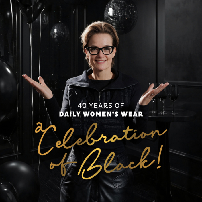 Christel Thuis tussen zwarte ballonnen en discoballen, met de tekst "40 years of Daily Women's Wear, a Celebration of Black"